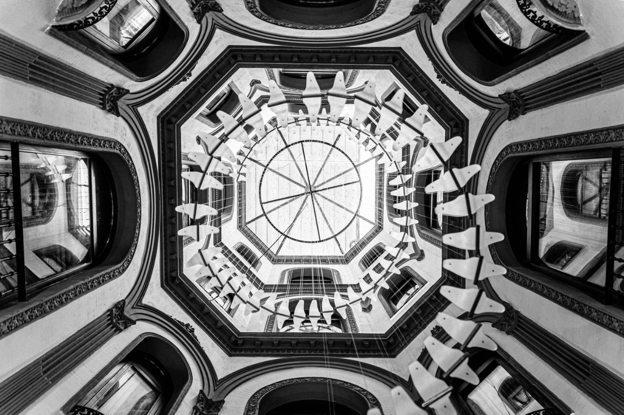 Hotel Lobby Севілья Екстер'єр фото The central staircase