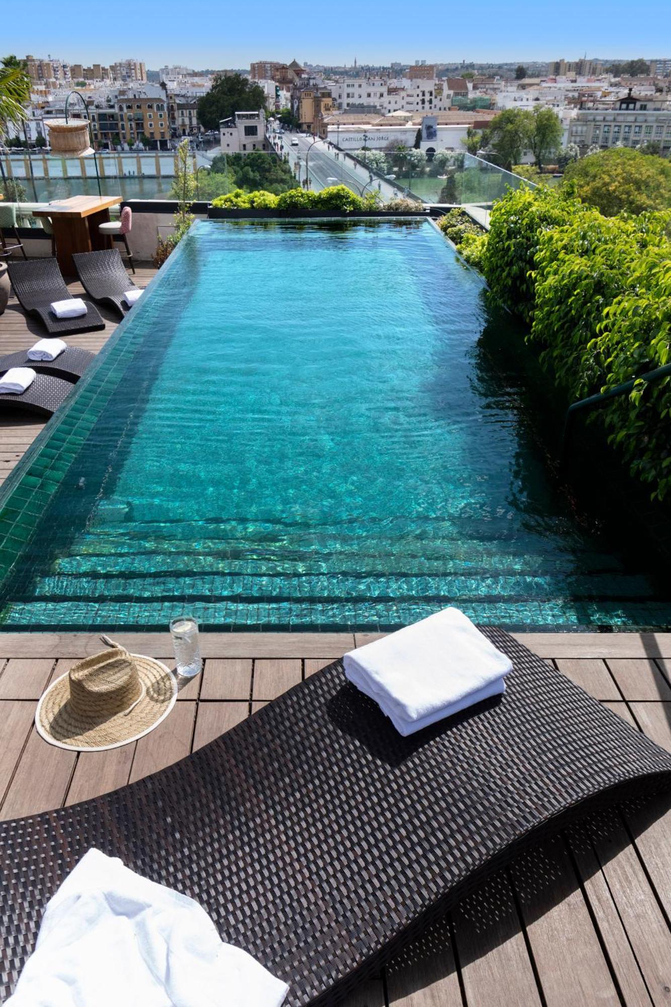 Hotel Lobby Севілья Екстер'єр фото Infinity pool at the Mandarin Oriental, Bangkok