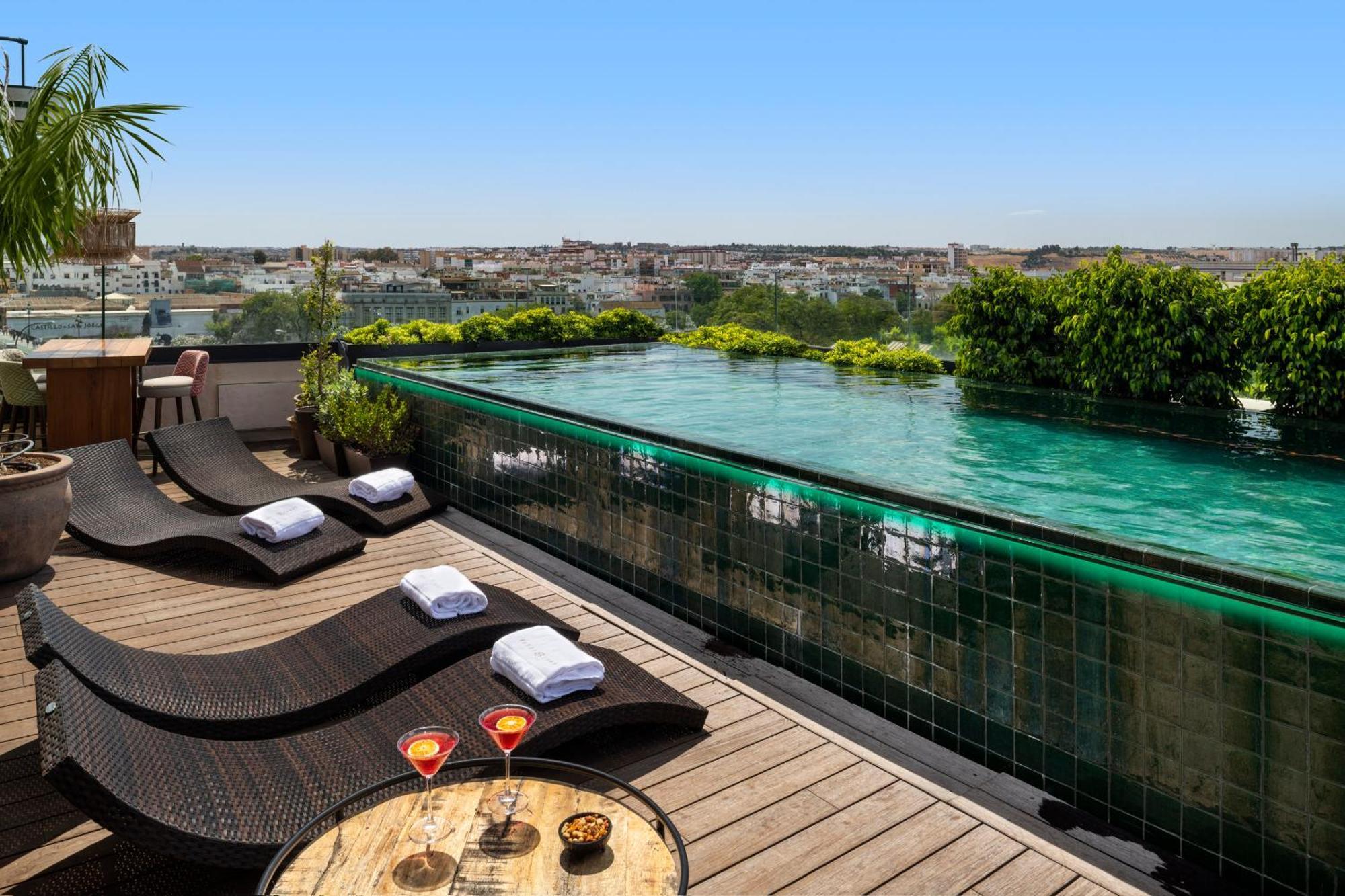 Hotel Lobby Севілья Екстер'єр фото Rooftop pool