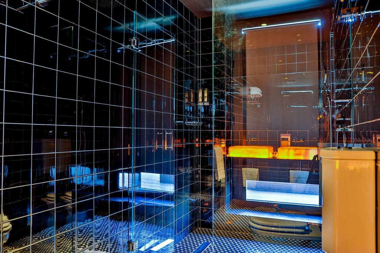 Hotel Lobby Севілья Екстер'єр фото Bathroom