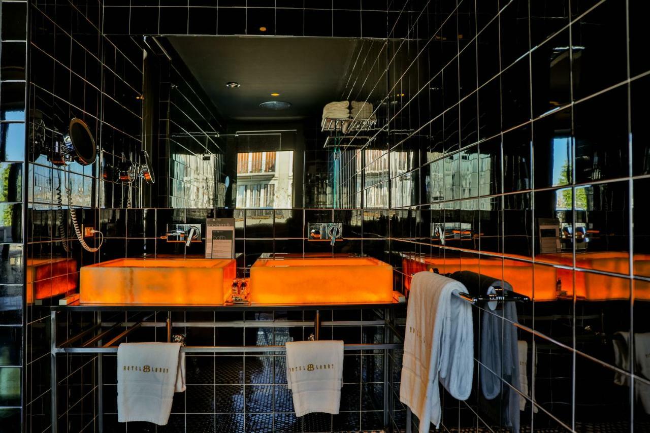Hotel Lobby Севілья Екстер'єр фото Bathroom at Hotel 114