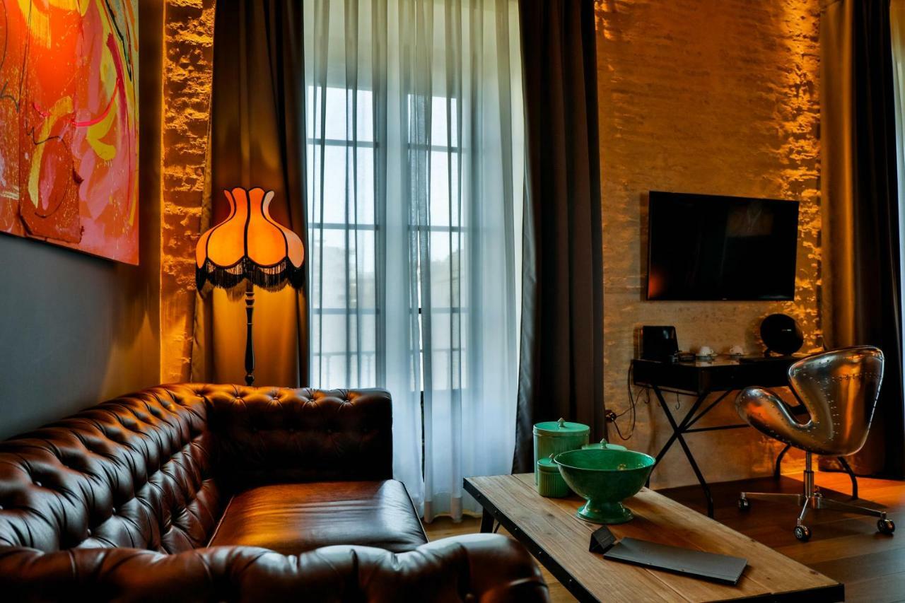 Hotel Lobby Севілья Екстер'єр фото A living room in a typical apartment